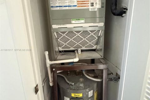 Condominio en venta en Sunrise, Florida, 1 dormitorio, 59.46 m2 № 2021830 - foto 24