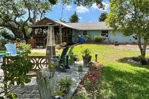 House in Southwest Ranches, Florida 3 bedrooms, 143.26 sq.m. № 1711381 - photo 2