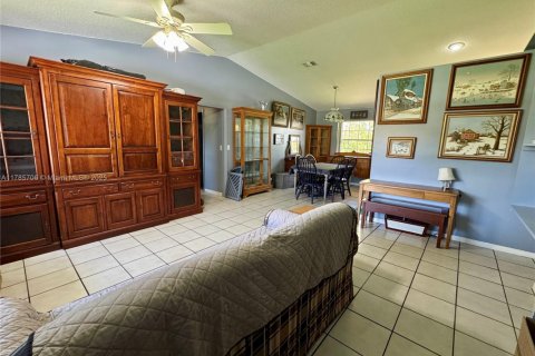 House in Southwest Ranches, Florida 3 bedrooms, 143.26 sq.m. № 1711381 - photo 10