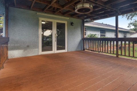 House in Southwest Ranches, Florida 3 bedrooms, 143.26 sq.m. № 1711381 - photo 27