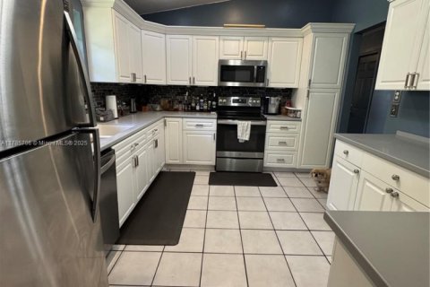 House in Southwest Ranches, Florida 3 bedrooms, 143.26 sq.m. № 1711381 - photo 12
