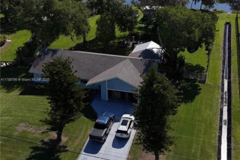 House in Southwest Ranches, Florida 3 bedrooms, 143.26 sq.m. № 1711381 - photo 19