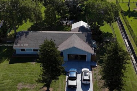 House in Southwest Ranches, Florida 3 bedrooms, 143.26 sq.m. № 1711381 - photo 5
