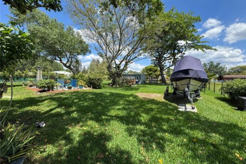 House in Southwest Ranches, Florida 3 bedrooms, 143.26 sq.m. № 1711381 - photo 18