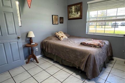 House in Southwest Ranches, Florida 3 bedrooms, 143.26 sq.m. № 1711381 - photo 15