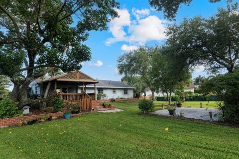 House in Southwest Ranches, Florida 3 bedrooms, 143.26 sq.m. № 1711381 - photo 30