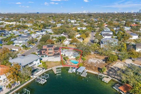 House in Tampa, Florida 4 bedrooms, 326.55 sq.m. № 2095815 - photo 14