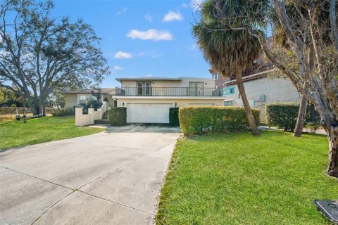 House in Tampa, Florida 4 bedrooms, 326.55 sq.m. № 2095815 - photo 16