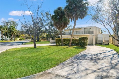 House in Tampa, Florida 4 bedrooms, 326.55 sq.m. № 2095815 - photo 17