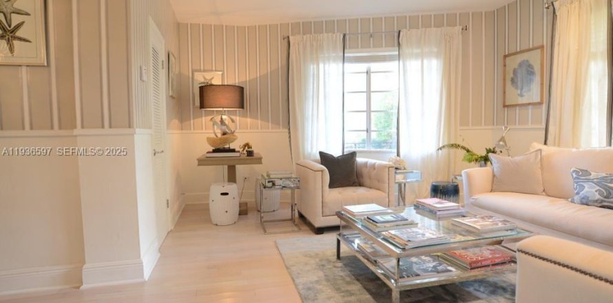 Condominio en Miami Beach, Florida, 1 dormitorio  № 1994597