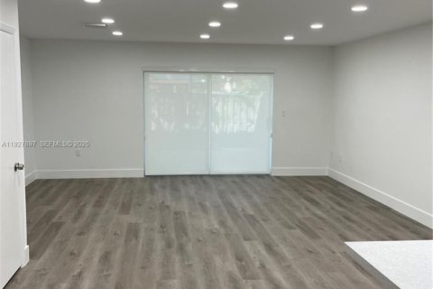 Touwnhouse à louer à Miami, Floride: 2 chambres, 117.61 m2 № 1987410 - photo 3
