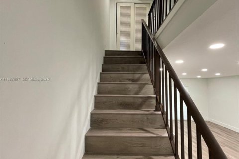 Touwnhouse à louer à Miami, Floride: 2 chambres, 117.61 m2 № 1987410 - photo 7