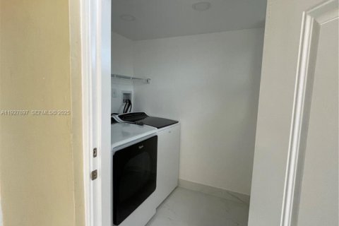 Touwnhouse à louer à Miami, Floride: 2 chambres, 117.61 m2 № 1987410 - photo 24