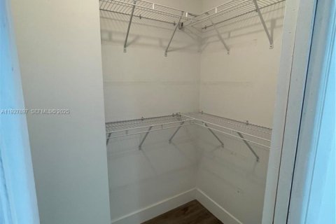 Touwnhouse à louer à Miami, Floride: 2 chambres, 117.61 m2 № 1987410 - photo 11