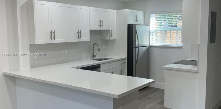 Touwnhouse à Miami, Floride 2 chambres, 117.61 m2 № 1987410