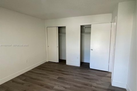 Touwnhouse à louer à Miami, Floride: 2 chambres, 117.61 m2 № 1987410 - photo 12