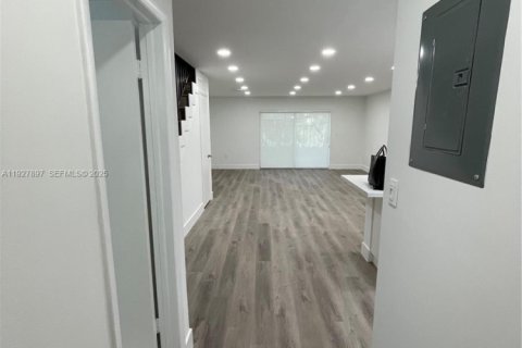 Touwnhouse à louer à Miami, Floride: 2 chambres, 117.61 m2 № 1987410 - photo 5