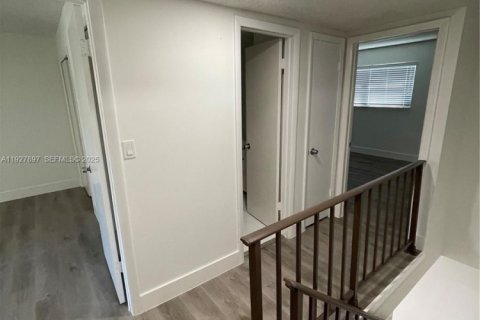 Touwnhouse à louer à Miami, Floride: 2 chambres, 117.61 m2 № 1987410 - photo 15