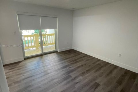 Touwnhouse à louer à Miami, Floride: 2 chambres, 117.61 m2 № 1987410 - photo 13