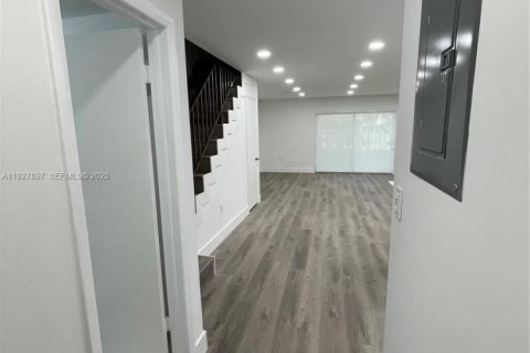 Touwnhouse à louer à Miami, Floride: 2 chambres, 117.61 m2 № 1987410 - photo 6