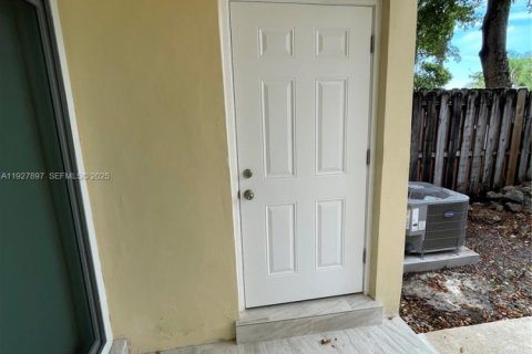 Touwnhouse à louer à Miami, Floride: 2 chambres, 117.61 m2 № 1987410 - photo 25