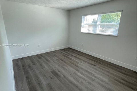 Touwnhouse à louer à Miami, Floride: 2 chambres, 117.61 m2 № 1987410 - photo 9