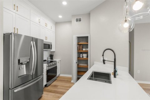 Condo in Sarasota, Florida, 1 bedroom  № 2201838 - photo 6