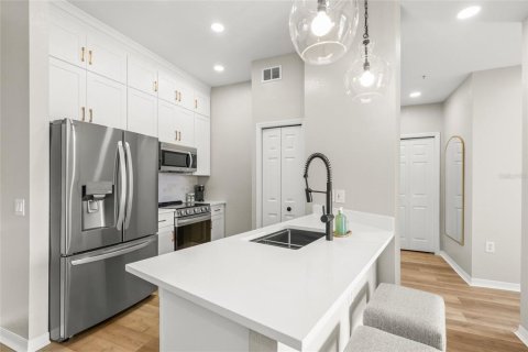 Condo in Sarasota, Florida, 1 bedroom  № 2201838 - photo 4