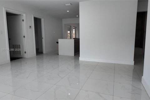 Купить виллу или дом в Холливуд, Флорида 3 спальни, 120.96м2, № 1988417 - фото 3