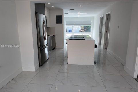 Купить виллу или дом в Холливуд, Флорида 3 спальни, 120.96м2, № 1988417 - фото 11