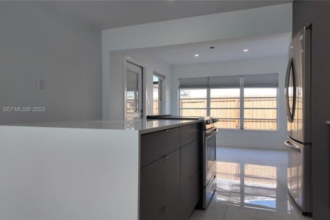 Купить виллу или дом в Холливуд, Флорида 3 спальни, 120.96м2, № 1988417 - фото 9