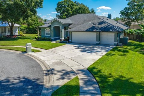 House in Lutz, Florida 4 bedrooms, 205.04 sq.m. № 2427427 - photo 7
