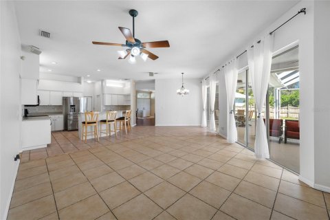 House in Lutz, Florida 4 bedrooms, 205.04 sq.m. № 2427427 - photo 19