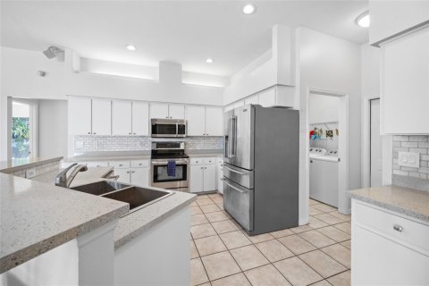 House in Lutz, Florida 4 bedrooms, 205.04 sq.m. № 2427427 - photo 27