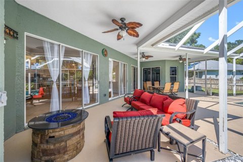 House in Lutz, Florida 4 bedrooms, 205.04 sq.m. № 2427427 - photo 3