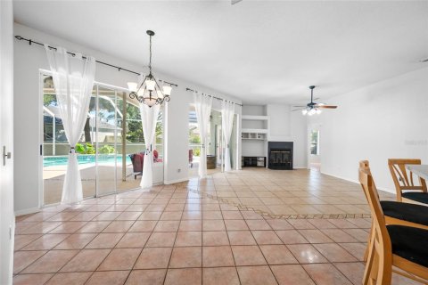 House in Lutz, Florida 4 bedrooms, 205.04 sq.m. № 2427427 - photo 24
