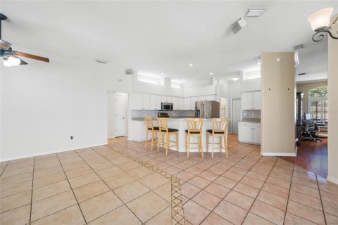 House in Lutz, Florida 4 bedrooms, 205.04 sq.m. № 2427427 - photo 25
