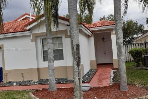 House in Weston, Florida 3 bedrooms, 146.79 sq.m. № 1945201 - photo 1