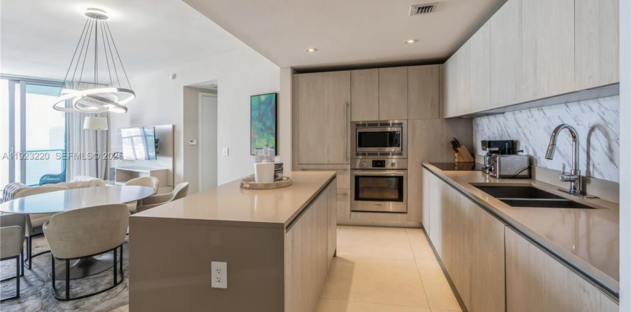 Condo in Hollywood, Florida, 2 bedrooms № 1976847