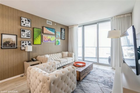 Condo in Hollywood, Florida, 2 bedrooms № 1976847 - photo 3