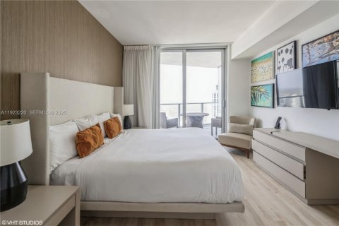 Condo in Hollywood, Florida, 2 bedrooms № 1976847 - photo 14