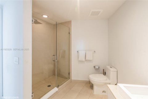 Condo in Hollywood, Florida, 2 bedrooms № 1976847 - photo 17