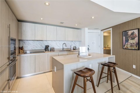 Condo in Hollywood, Florida, 2 bedrooms № 1976847 - photo 10