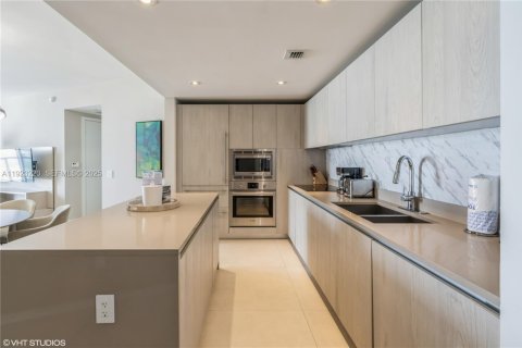 Condo in Hollywood, Florida, 2 bedrooms № 1976847 - photo 2