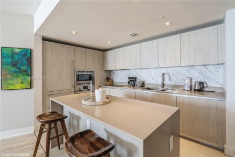 Condo in Hollywood, Florida, 2 bedrooms № 1976847 - photo 9