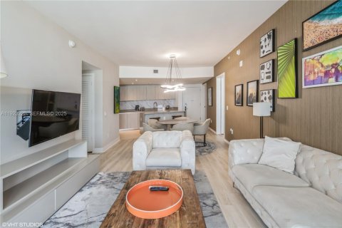 Condo in Hollywood, Florida, 2 bedrooms № 1976847 - photo 12