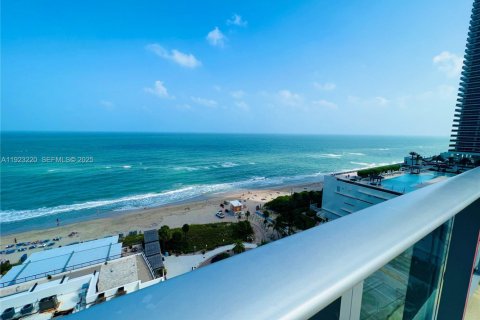 Condo in Hollywood, Florida, 2 bedrooms № 1976847 - photo 24