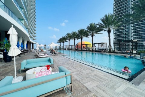 Condo in Hollywood, Florida, 2 bedrooms № 1976847 - photo 22