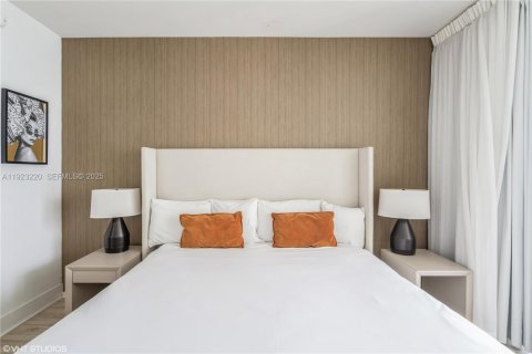 Condo in Hollywood, Florida, 2 bedrooms № 1976847 - photo 16