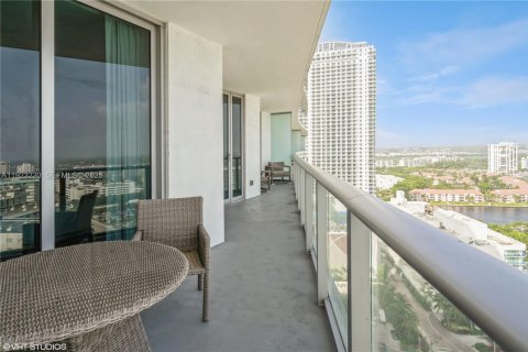 Condo in Hollywood, Florida, 2 bedrooms № 1976847 - photo 19